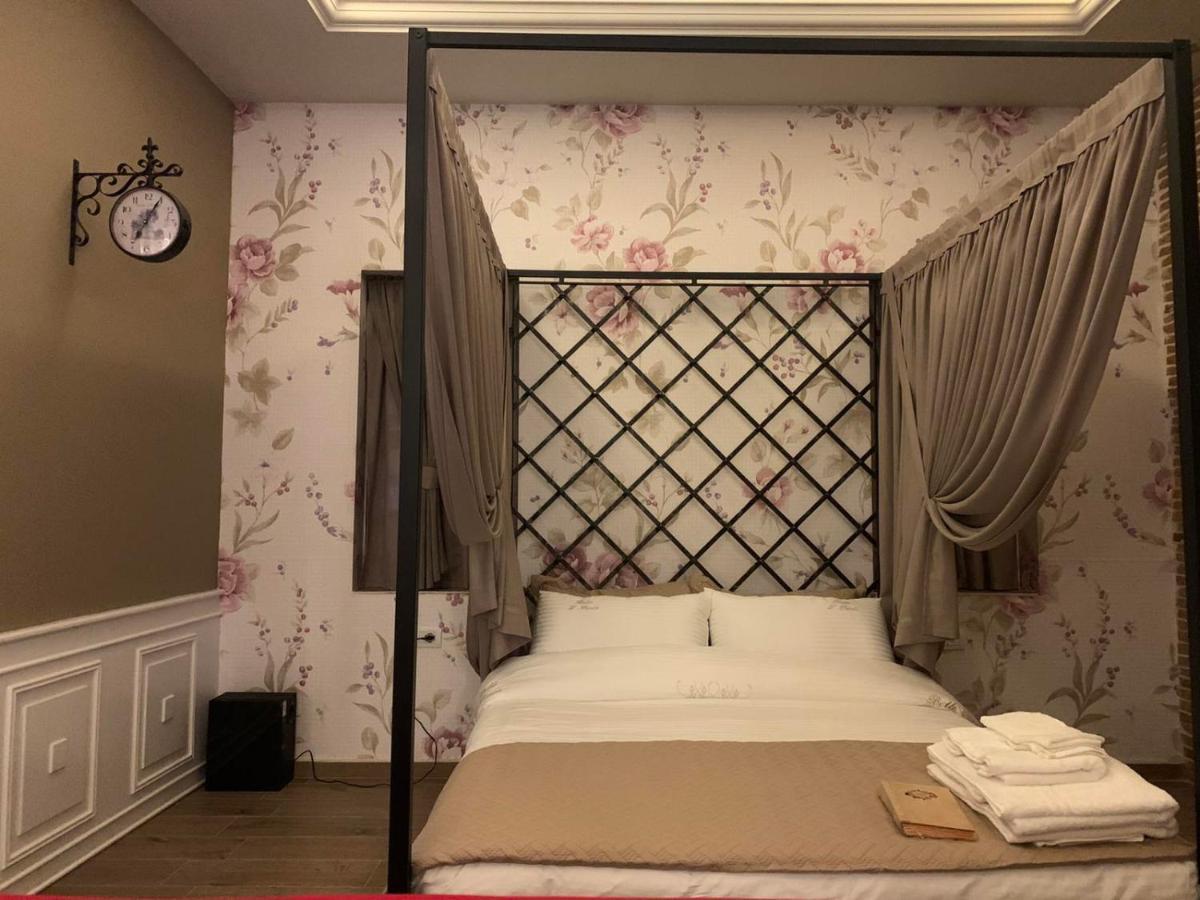 Belle, Littleparis